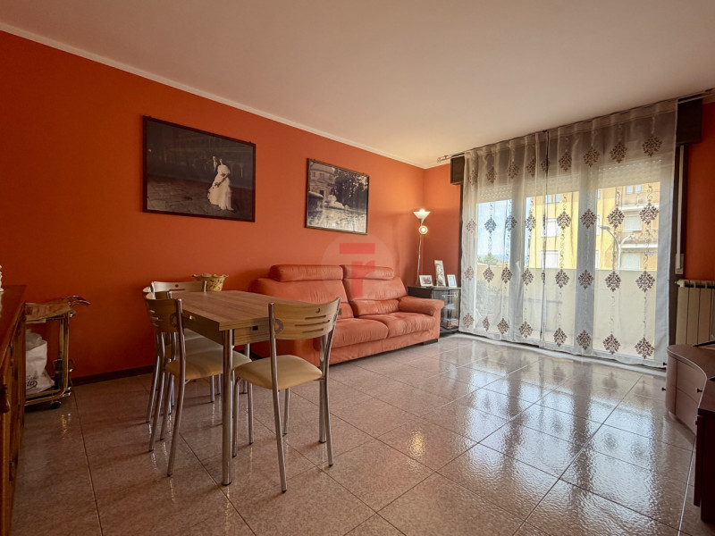 BRAGNI - Condominio ben tenuto e ben abitato con ascensore dal piano terra!

Zona prestigiosa e t...