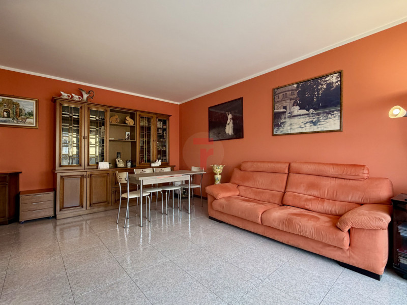 BRAGNI - Condominio ben tenuto e ben abitato con ascensore dal piano terra!

Zona prestigiosa e t...