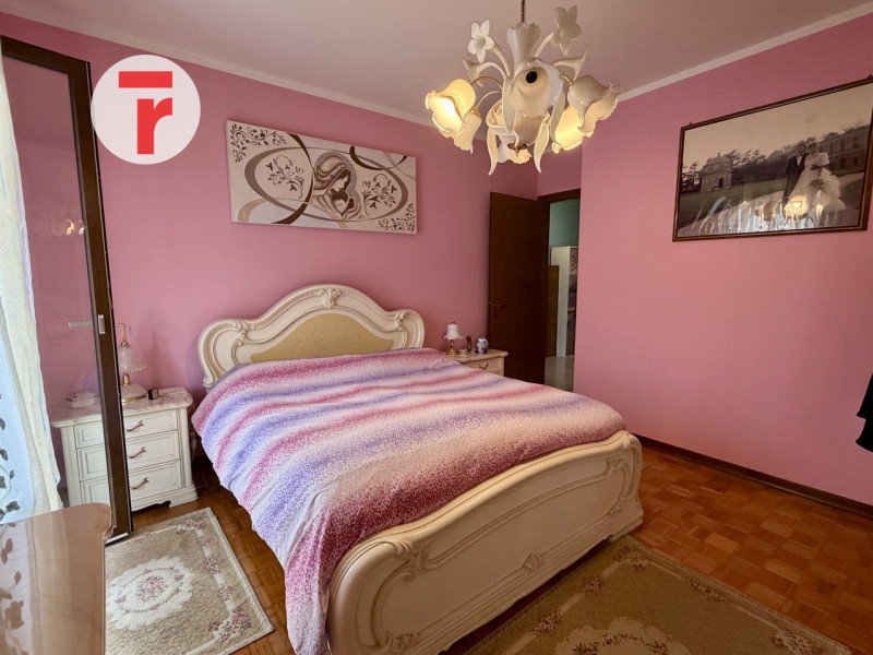 BRAGNI - Condominio ben tenuto e ben abitato con ascensore dal piano terra!

Zona prestigiosa e t...