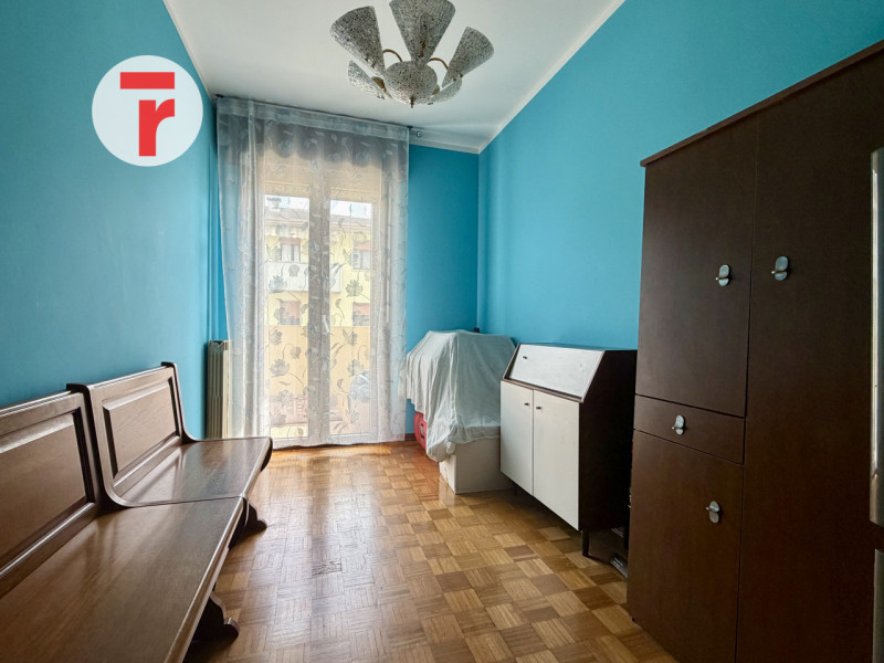 BRAGNI - Condominio ben tenuto e ben abitato con ascensore dal piano terra!

Zona prestigiosa e t...