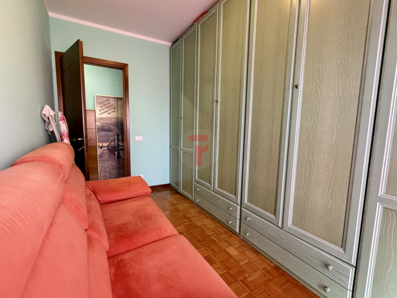 BRAGNI - Condominio ben tenuto e ben abitato con ascensore dal piano terra!

Zona prestigiosa e t...