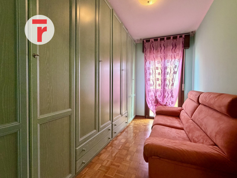 BRAGNI - Condominio ben tenuto e ben abitato con ascensore dal piano terra!

Zona prestigiosa e t...