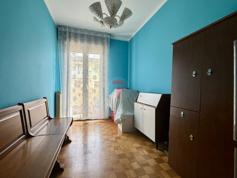 BRAGNI - Condominio ben tenuto e ben abitato con ascensore dal piano terra!

Zona prestigiosa e t...