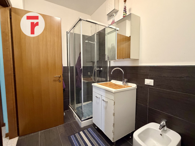 BRAGNI - Condominio ben tenuto e ben abitato con ascensore dal piano terra!

Zona prestigiosa e t...