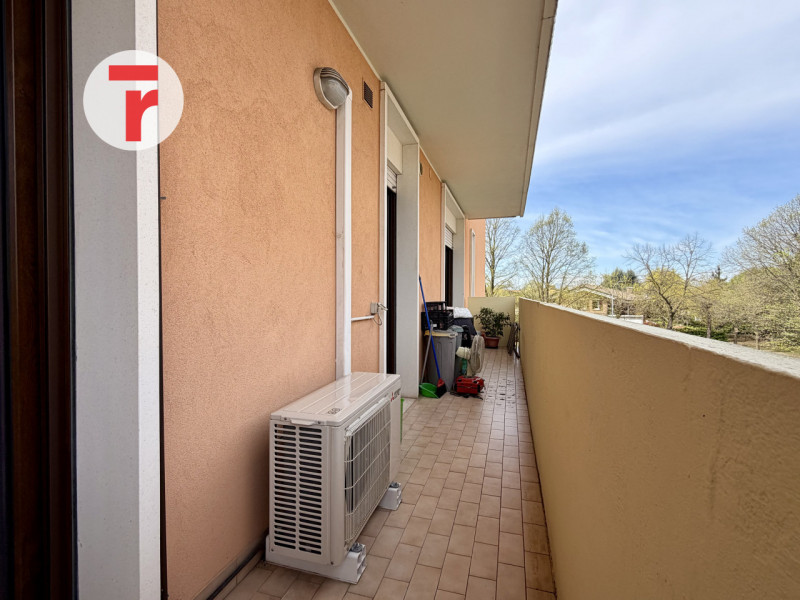 BRAGNI - Condominio ben tenuto e ben abitato con ascensore dal piano terra!

Zona prestigiosa e t...