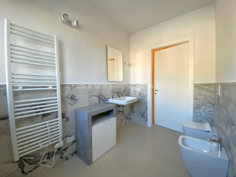 LIBERO DA GIUGNO
In Piazza del Sole e della Pace, proponiamo in affitto un appartamento bilocale ...