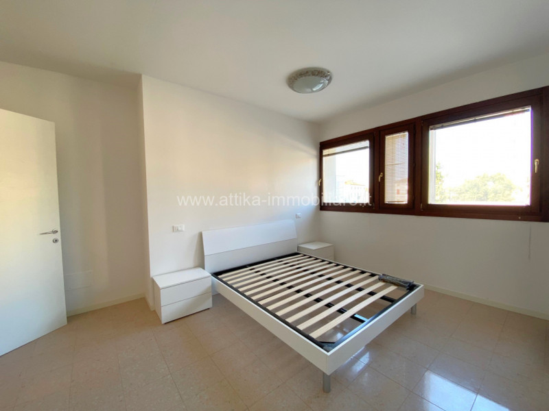 LIBERO DA GIUGNO
In Piazza del Sole e della Pace, proponiamo in affitto un appartamento bilocale ...