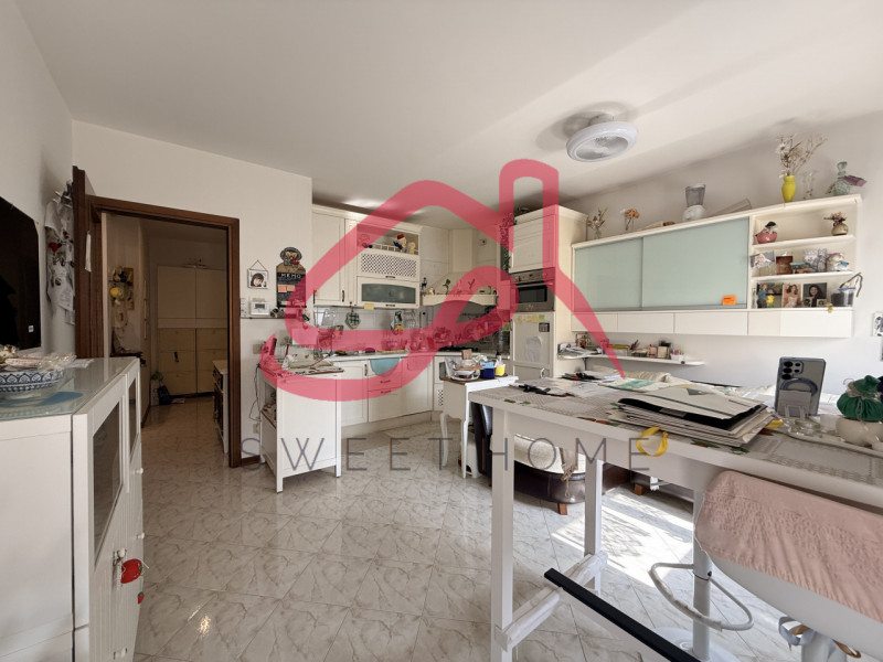 Padova (Mortise): appartamento al primo piano di stabile dotato di ascensore.
Ingresso, soggiorno...