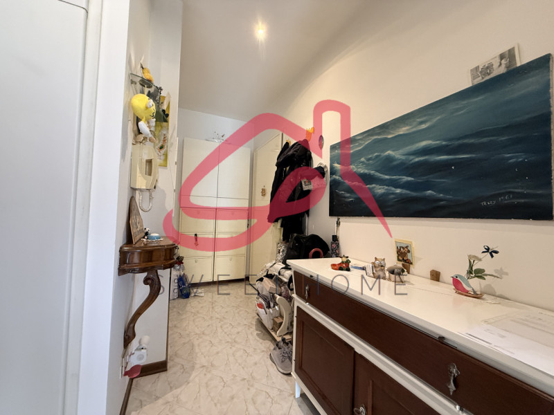 Padova (Mortise): appartamento al primo piano di stabile dotato di ascensore.
Ingresso, soggiorno...