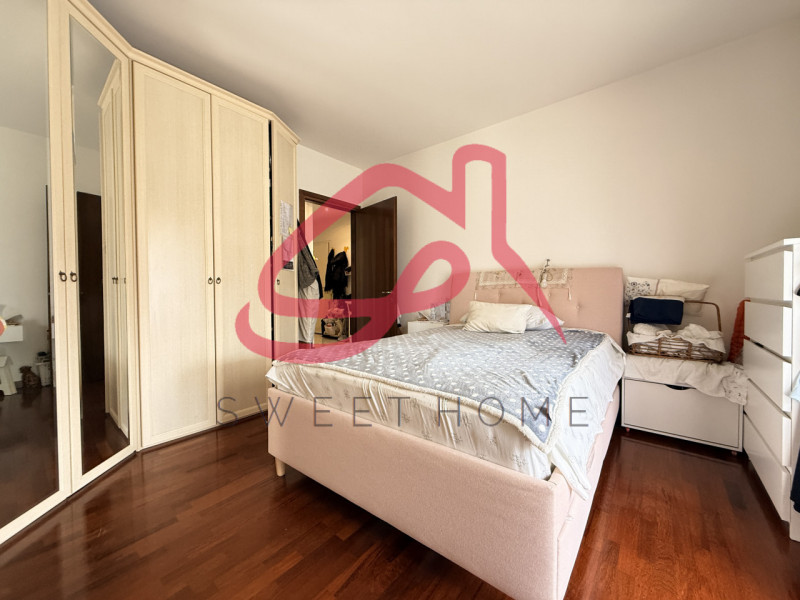 Padova (Mortise): appartamento al primo piano di stabile dotato di ascensore.
Ingresso, soggiorno...