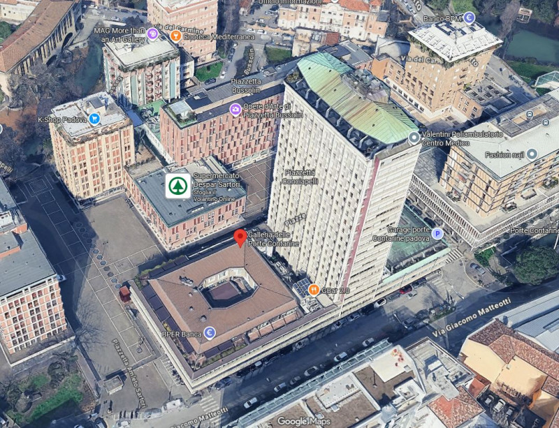 Largo Europa. 
Appartamento di 74 mq commerciali, da ristrutturare. 
Si acquista con cambio desti...