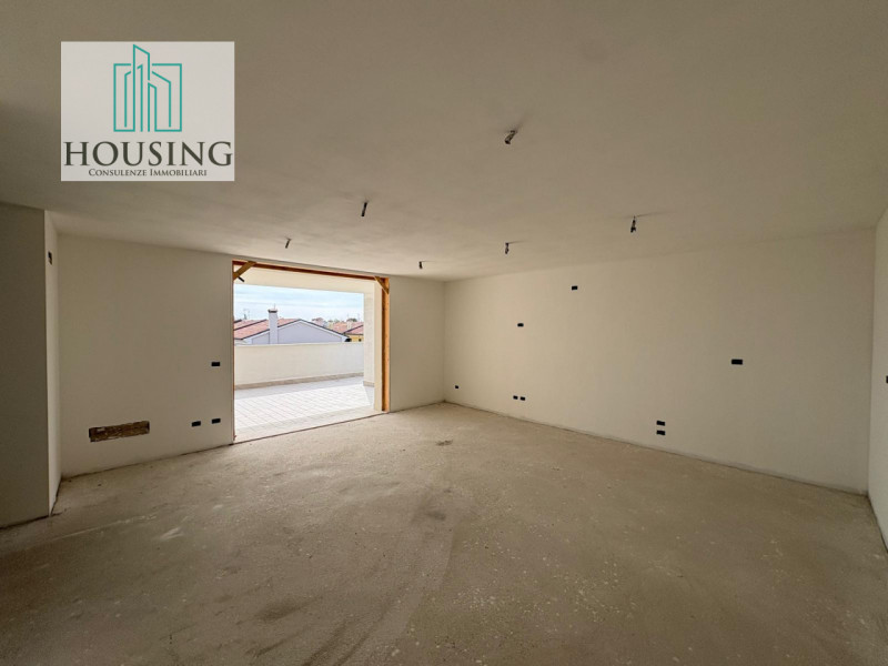 Proponiamo in vendita, nel Comune di Maserà, un appartamento situato all'ultimo piano, con una su...