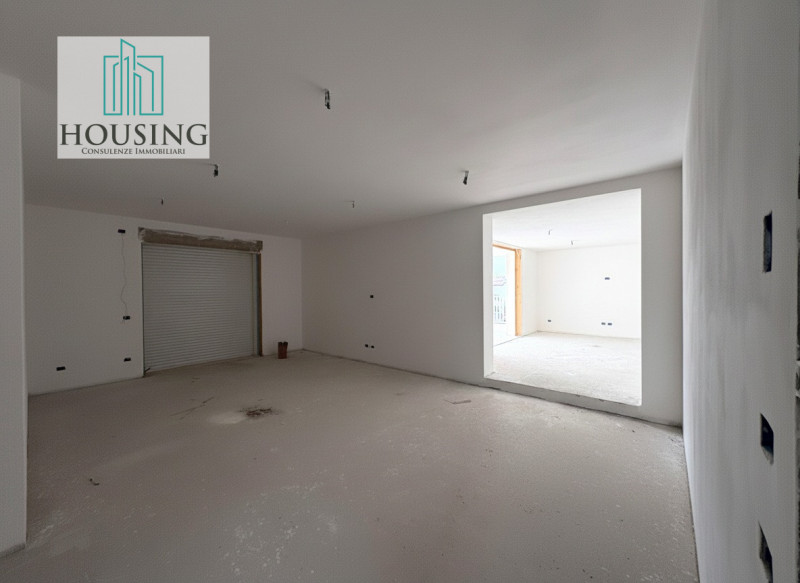 Proponiamo in vendita, nel Comune di Maserà, un appartamento situato all'ultimo piano, con una su...