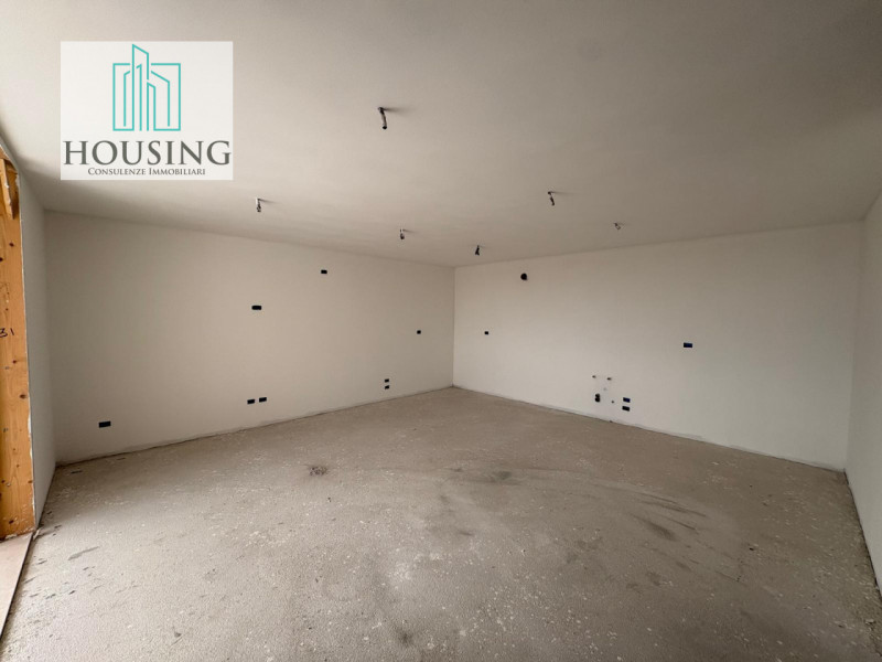 Proponiamo in vendita, nel Comune di Maserà, un appartamento situato all'ultimo piano, con una su...