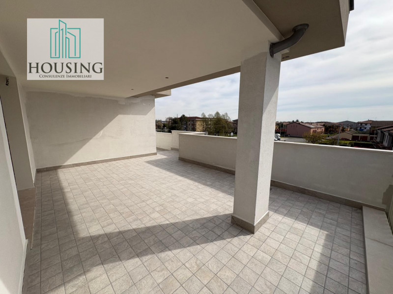 Proponiamo in vendita, nel Comune di Maserà, un appartamento situato all'ultimo piano, con una su...