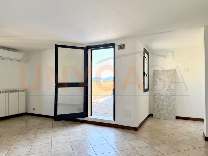 GRISIGNANO DI ZOCCO: in posizione centrale e comodissima ai servizi proponiamo duplex situato al ...