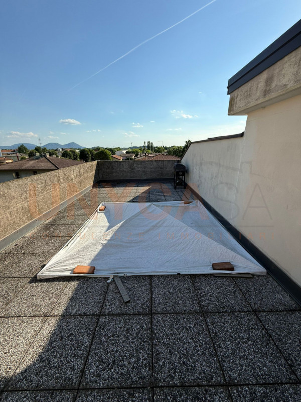 GRISIGNANO DI ZOCCO: in posizione centrale e comodissima ai servizi proponiamo duplex situato al ...