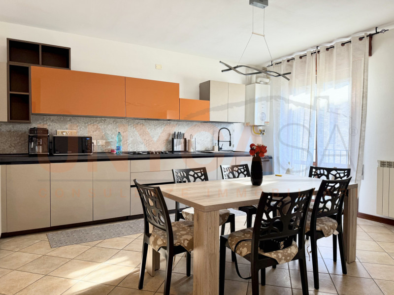 GRISIGNANO DI ZOCCO: in posizione centrale e comodissima ai servizi proponiamo duplex situato al ...