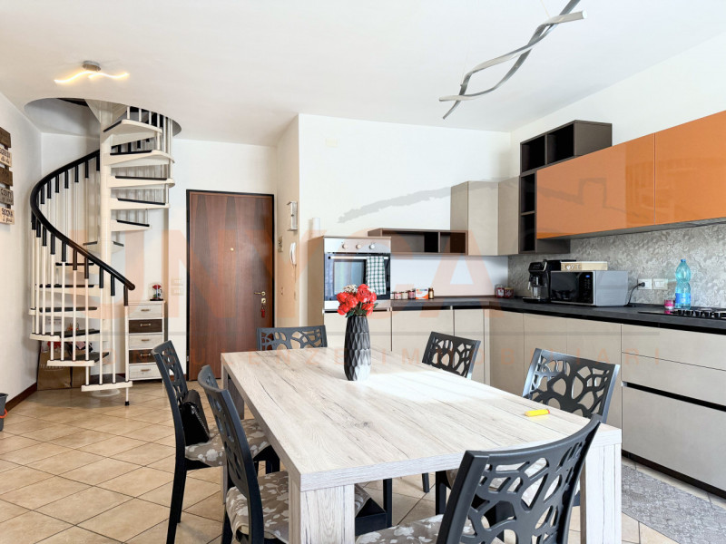 GRISIGNANO DI ZOCCO: in posizione centrale e comodissima ai servizi proponiamo duplex situato al ...