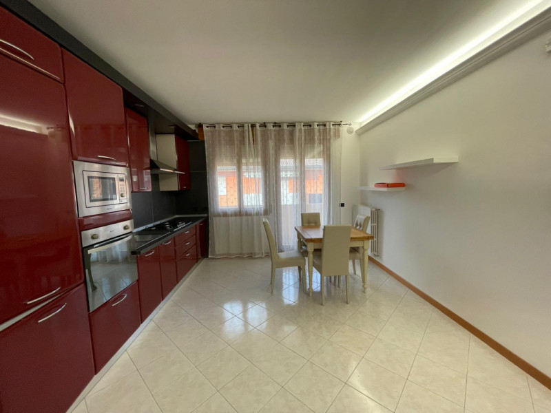 BOSCO DI RUBANO-in centro al paese comodo a tutti i servizi principali di prima necessità.
 In pa...