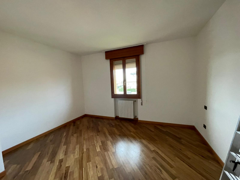 BOSCO DI RUBANO-in centro al paese comodo a tutti i servizi principali di prima necessità.
 In pa...