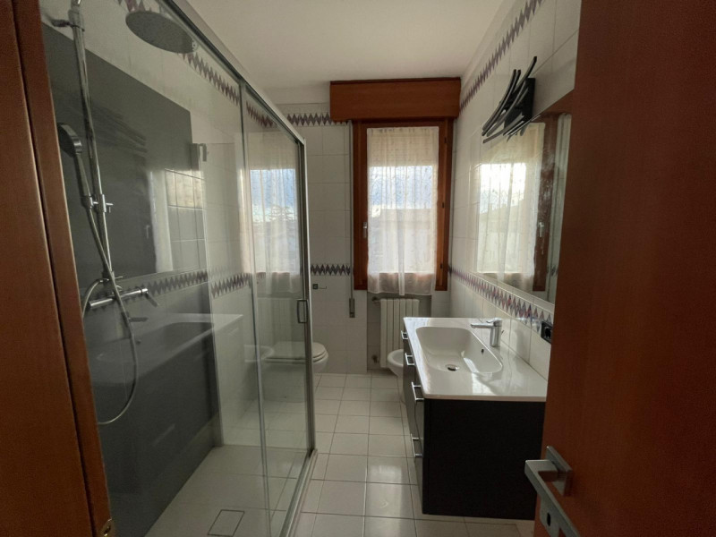 BOSCO DI RUBANO-in centro al paese comodo a tutti i servizi principali di prima necessità.
 In pa...