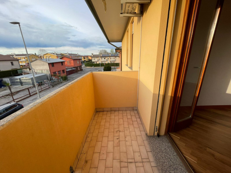 BOSCO DI RUBANO-in centro al paese comodo a tutti i servizi principali di prima necessità.
 In pa...