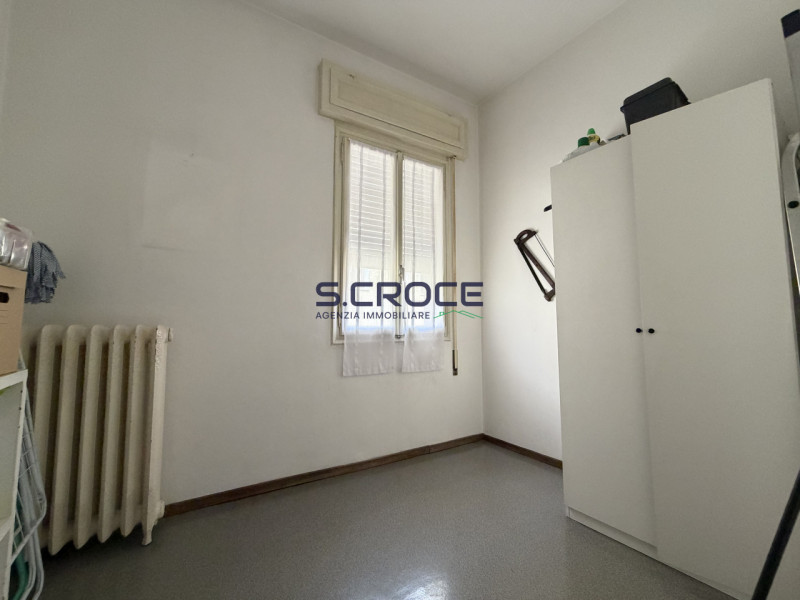 Proponiamo in vendita un importante appartamento di circa 220 mq commerciali, situato al primo pi...