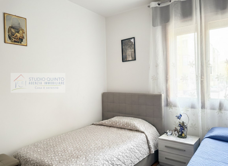 In una palazzina di sole sei unità abitative, proponiamo un appartamento situato al piano rialzat...