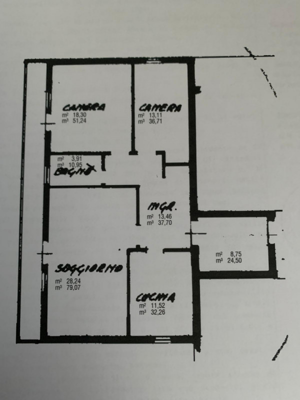 Se stai cercando un appartamento spazioso e luminoso, non perdere questa opportunità! Situato nel...