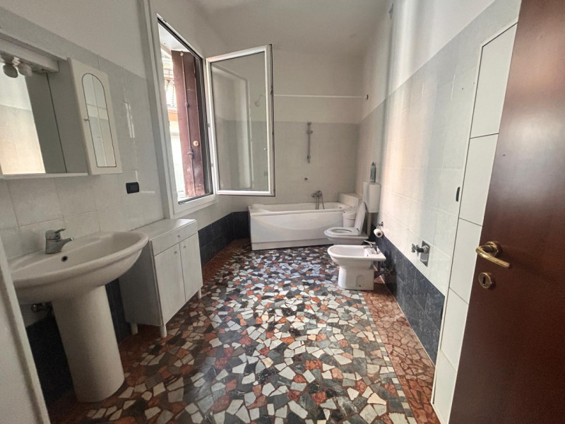 Per maggiori informazioni mandare una mail all'indirizzo e.bruttomesso@grandiagenzie.it con una b...