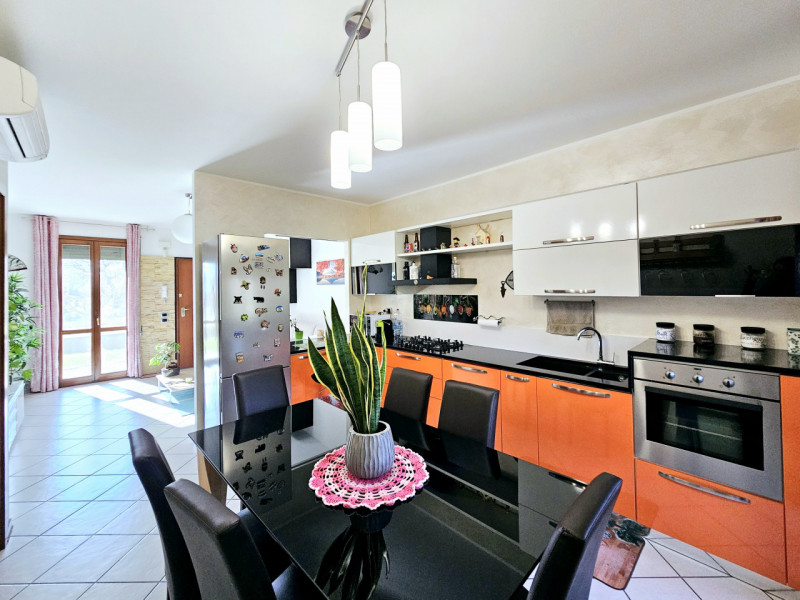 In un bel quartiere residenziale nel centro di Saletto (Borgo Veneto), proponiamo in vendita una ...