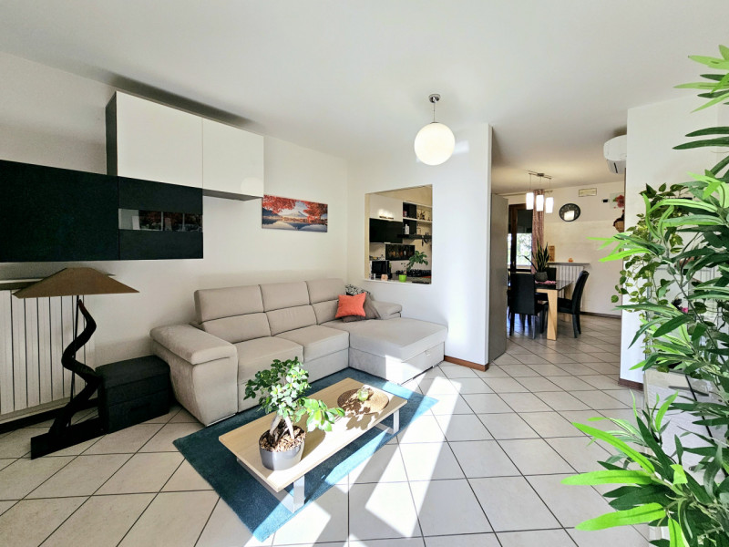 In un bel quartiere residenziale nel centro di Saletto (Borgo Veneto), proponiamo in vendita una ...