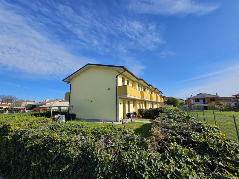 In un bel quartiere residenziale nel centro di Saletto (Borgo Veneto), proponiamo in vendita una ...
