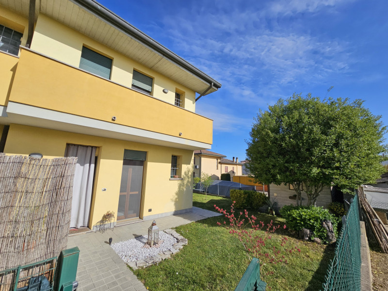 In un bel quartiere residenziale nel centro di Saletto (Borgo Veneto), proponiamo in vendita una ...