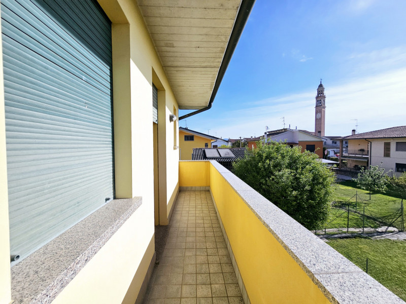 In un bel quartiere residenziale nel centro di Saletto (Borgo Veneto), proponiamo in vendita una ...