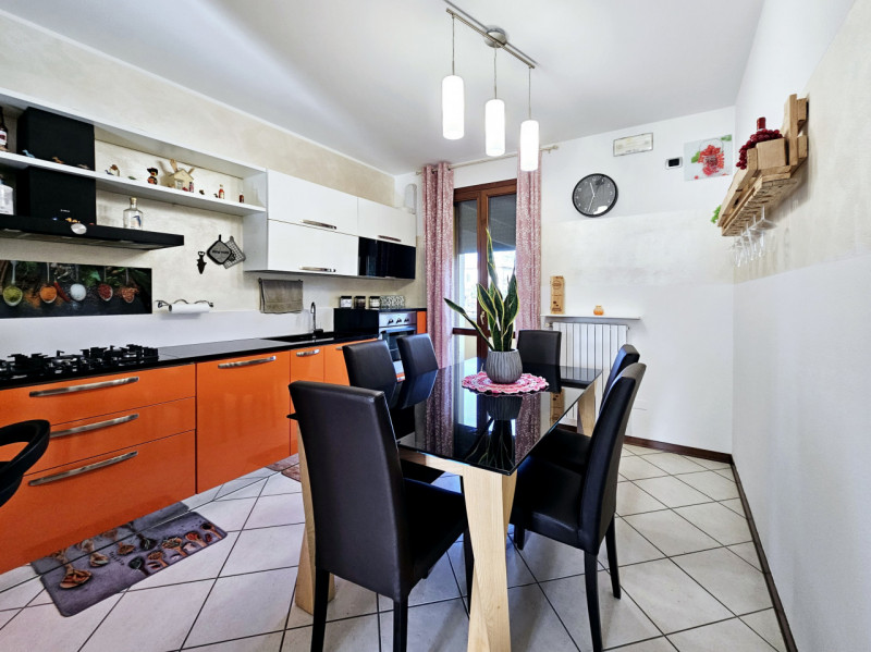 In un bel quartiere residenziale nel centro di Saletto (Borgo Veneto), proponiamo in vendita una ...