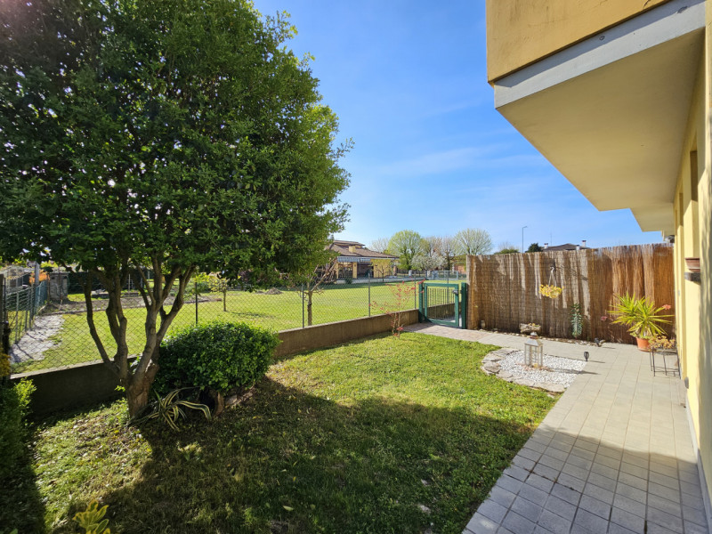 In un bel quartiere residenziale nel centro di Saletto (Borgo Veneto), proponiamo in vendita una ...