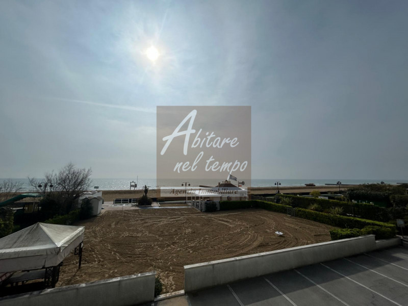 JESOLO (VE) - PIAZZA MILANO

In nostra esclusiva proponiamo in vendita un meraviglioso appartamen...