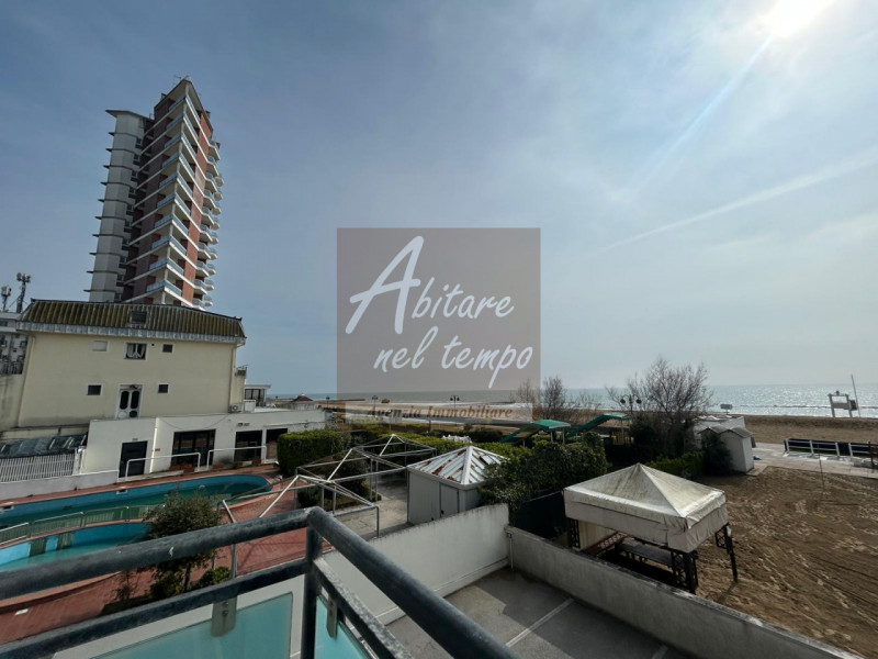 JESOLO (VE) - PIAZZA MILANO

In nostra esclusiva proponiamo in vendita un meraviglioso appartamen...