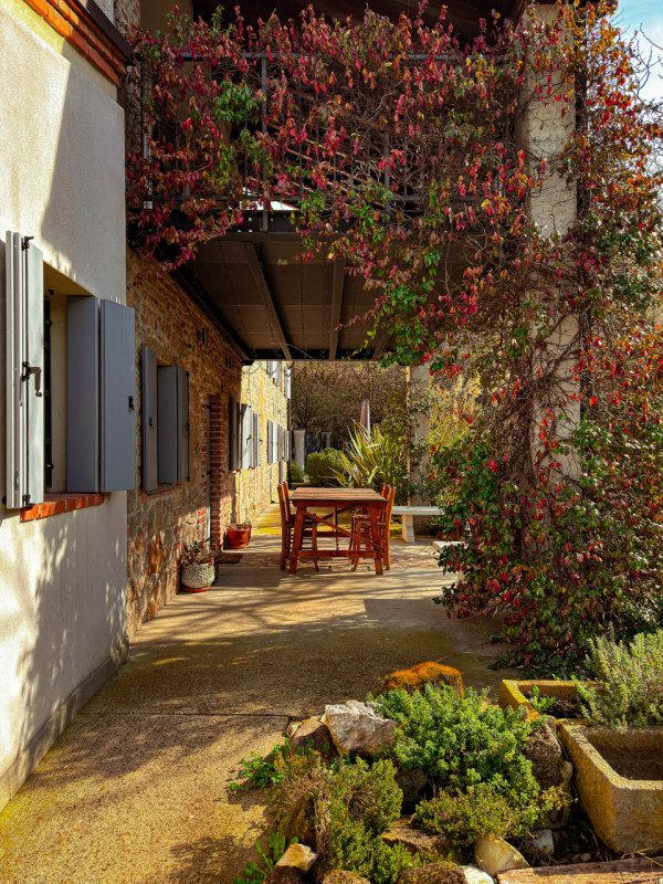 COMPOSIZIONE:
Proponiamo in vendita bellissimo rustico, completamente ristrutturato, armoniosamen...