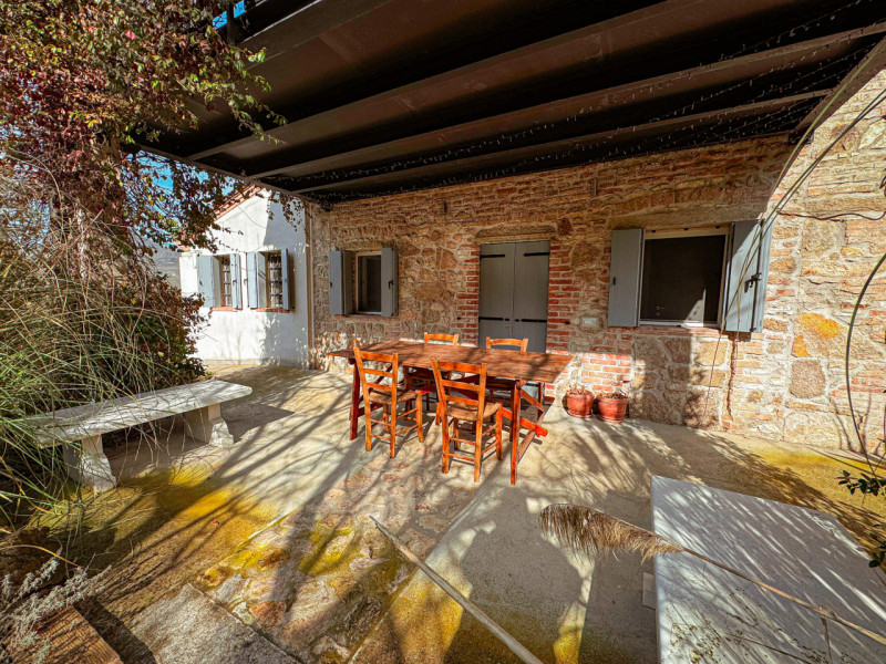 COMPOSIZIONE:
Proponiamo in vendita bellissimo rustico, completamente ristrutturato, armoniosamen...