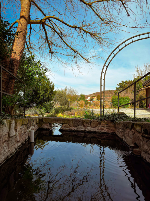 COMPOSIZIONE:
Proponiamo in vendita bellissimo rustico, completamente ristrutturato, armoniosamen...