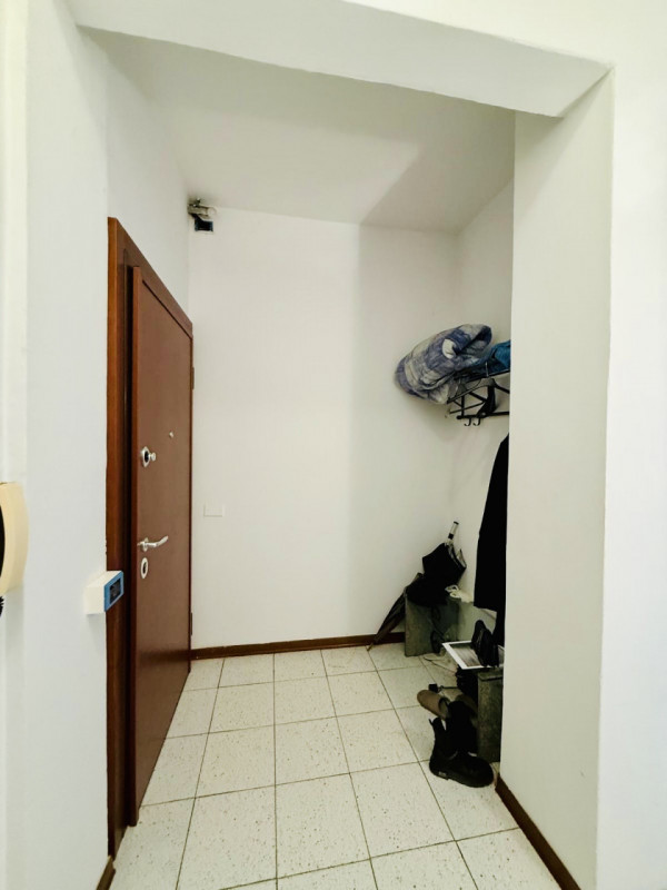 Per info, Maddalena 351 799 3937, riferimento annuncio MD01

Proponiamo in vendita ampio appartam...