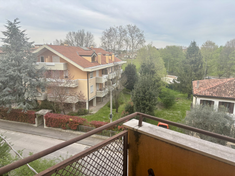 Per info, Maddalena 351 799 3937, riferimento annuncio MD01

Proponiamo in vendita ampio appartam...