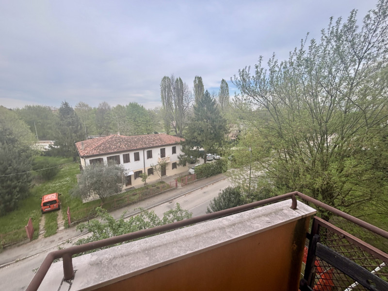 Per info, Maddalena 351 799 3937, riferimento annuncio MD01

Proponiamo in vendita ampio appartam...