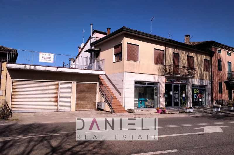 Barbarano Mossano: località Ponte di Barbarano gestiamo palazzetto composto da appartamento al pi...