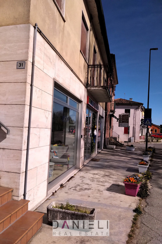 Barbarano Mossano: località Ponte di Barbarano gestiamo palazzetto composto da appartamento al pi...