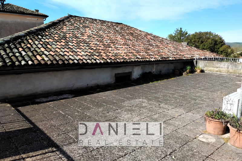 Barbarano Mossano: località Ponte di Barbarano gestiamo palazzetto composto da appartamento al pi...