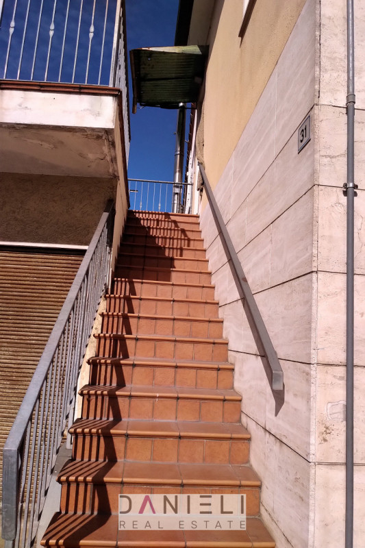 Barbarano Mossano: località Ponte di Barbarano gestiamo palazzetto composto da appartamento al pi...